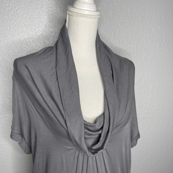 Grey top‎ with scoop neck - Picture 3 of 7